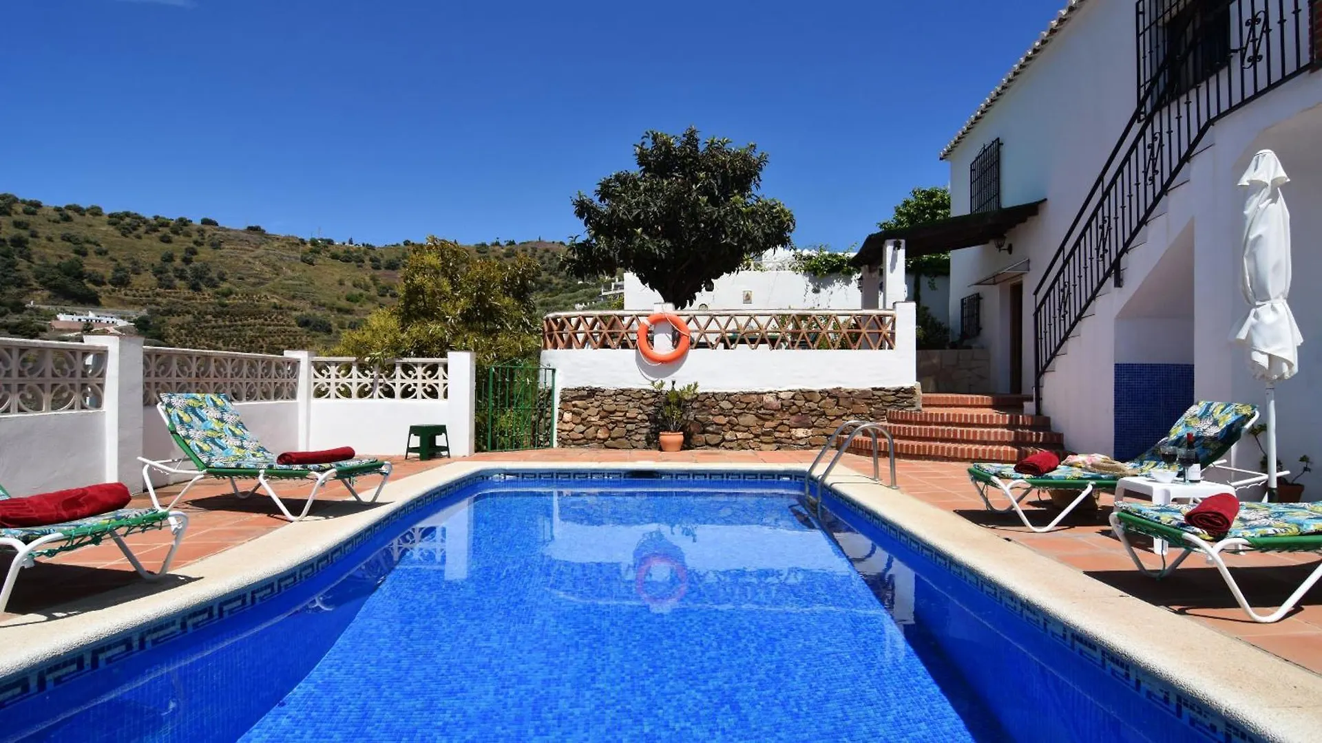 הוילה פריחיליאנה Casa Carrerilla